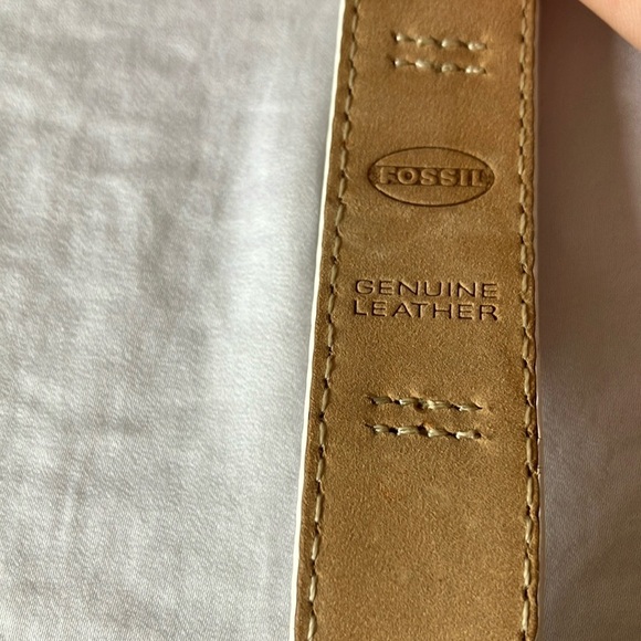 Fossil: White Leather Bracelet- Silver Tone Butterfly Accent - Picture 2 of 16